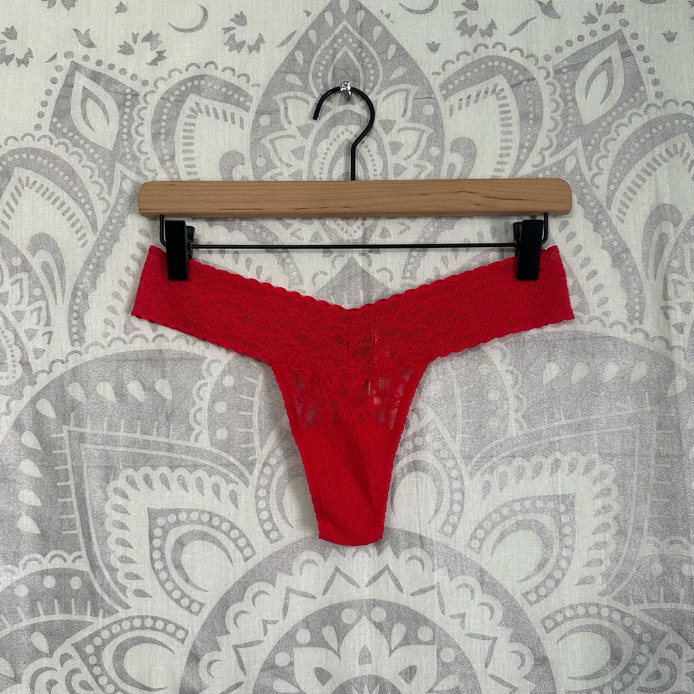 New $14 Victorias Secret Lace Lacie Stretch Thong Panty Body By Victoria OS OSFM
